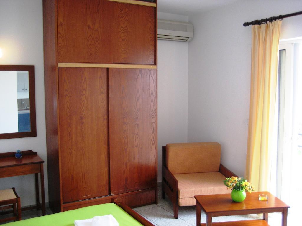 Ouranos Studios Kalamaki Oda fotoğraf