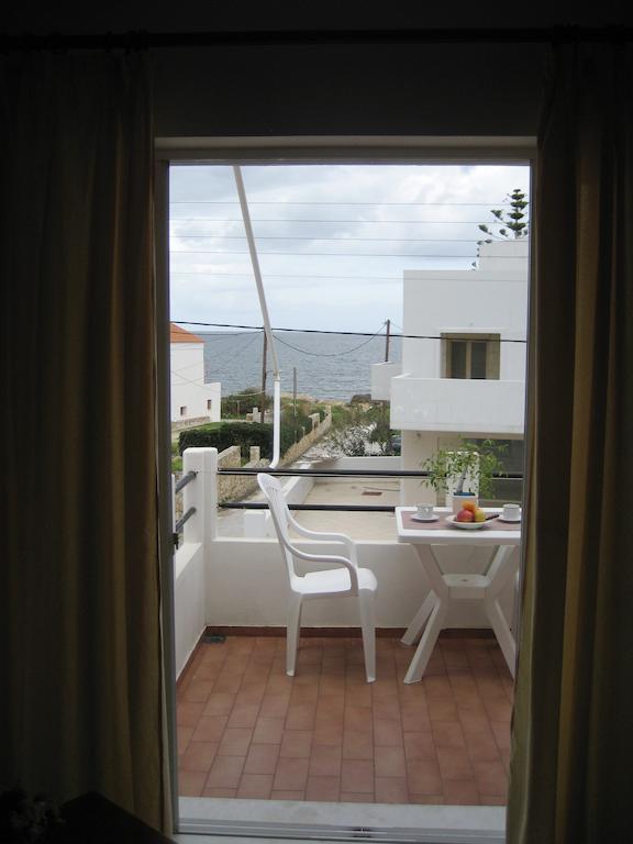 Ouranos Studios Kalamaki Oda fotoğraf